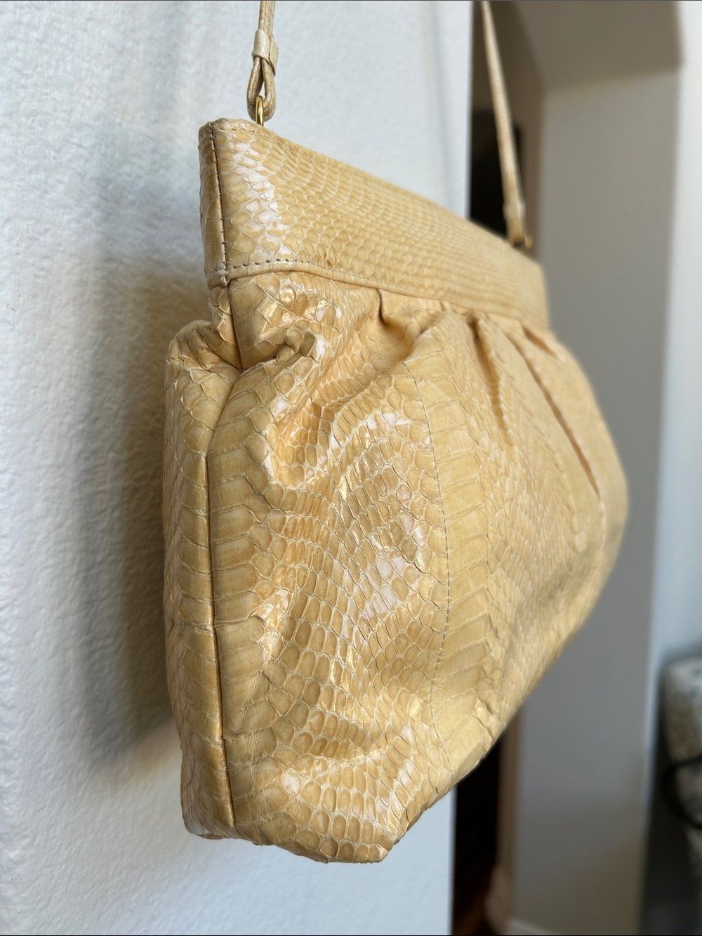 Mary Ann Rosenfeld - Textured Cream Python Shoulder Bag - Picture 3 of 11